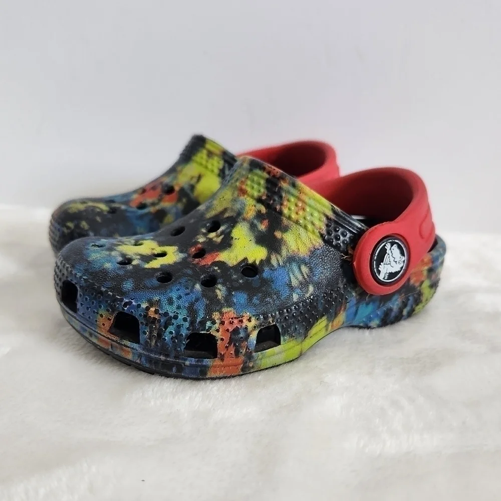Crocs Classic Clog Tie Dye Black Red Blue Slip On Shoe Child Size 6 Unisex